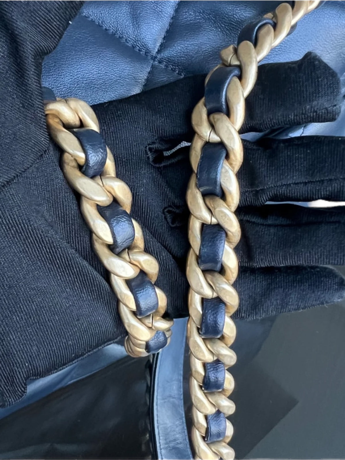 Chanel 19 Mediana Colore Blu