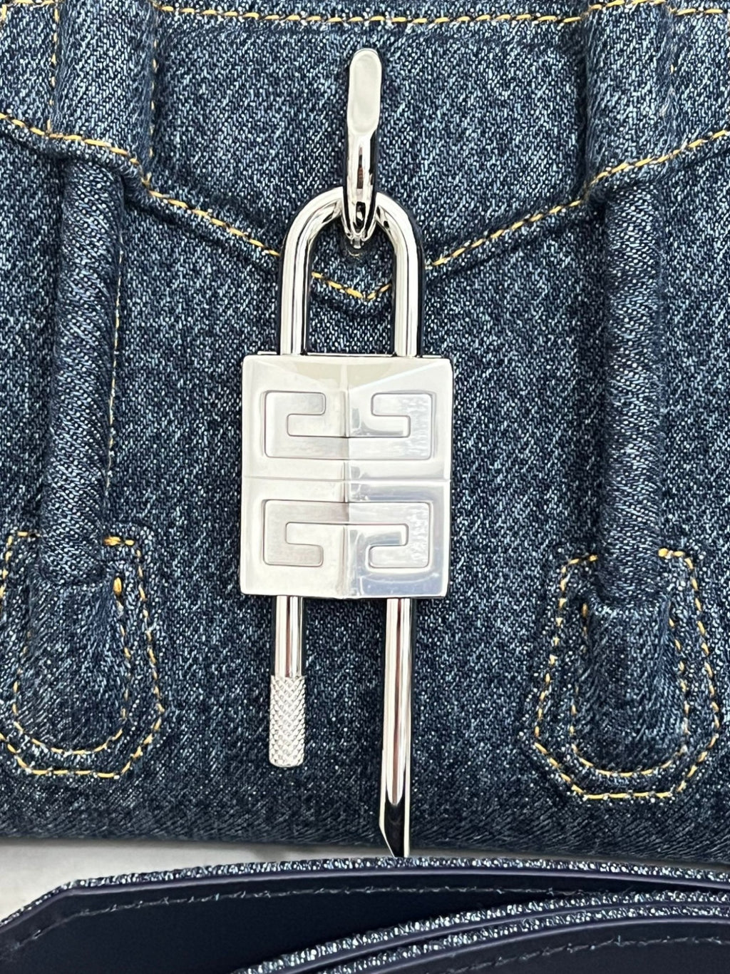 Borsa Denim Antigona Givenchy